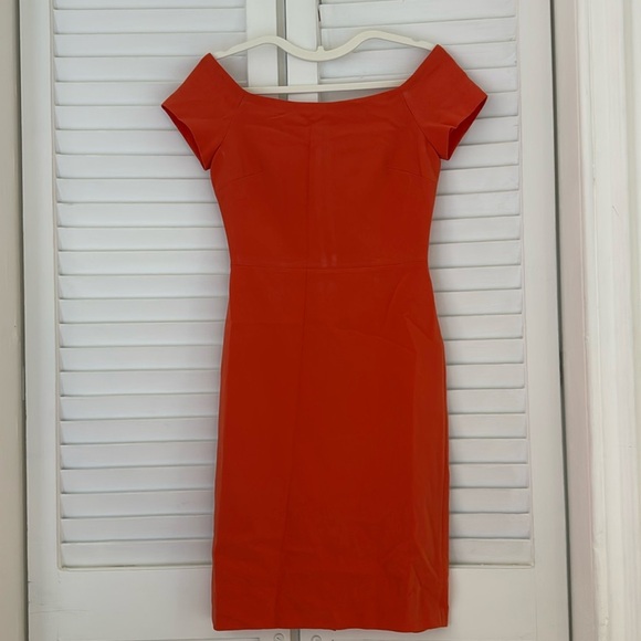 Alice + Olivia Aleah Off-Shoulder Midi Bodycon Dress in Orange - Picture 3 of 7